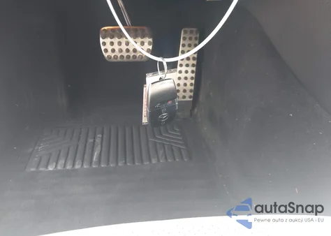 2019 Mercedes-Benz C 300 z USA, uszkodzony, nr VIN 55SWF8DB4KU282844